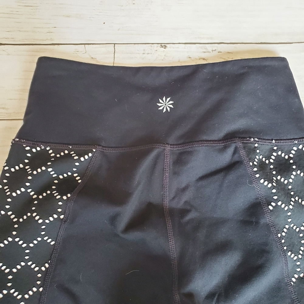 Athleta chaturanga capri legging laser cut eyelet details‎ black size xs - Picture 6 of 13
